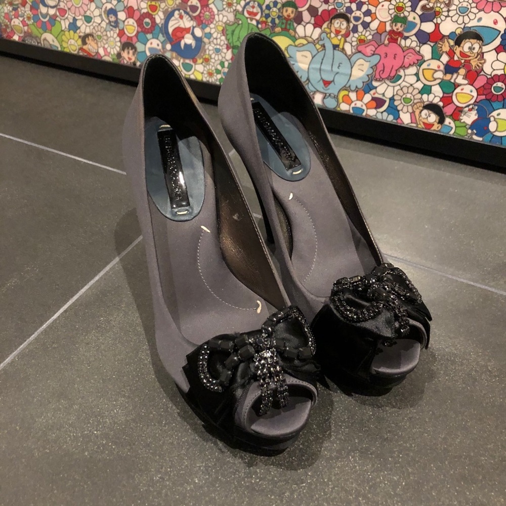 bcbgmaxazria black pumps
